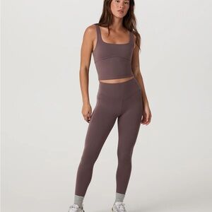 Vuori AllTheForm™ Pocket Leggings in Huckleberry/Purple